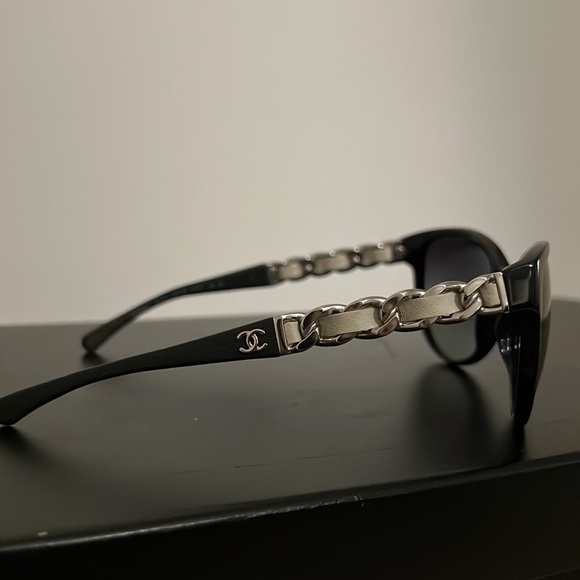 Authentic CHANEL CC Chain Sunglasses 5215Q - Picture 3 of 6